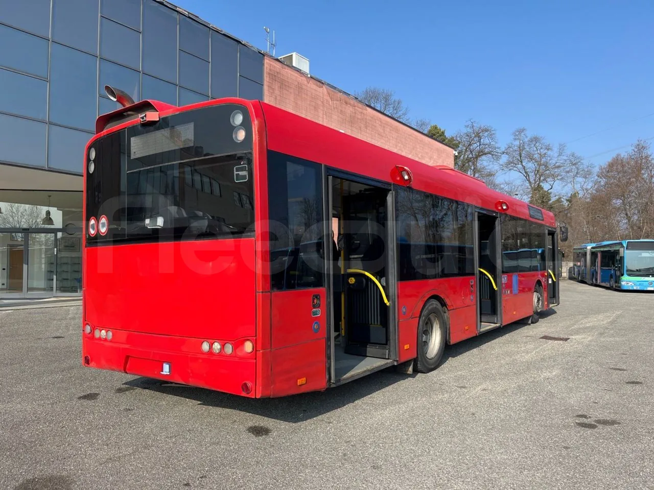 Solaris Urbino 12 - Euro6 - 240kW - 12mt - 3/4 right rear doors open