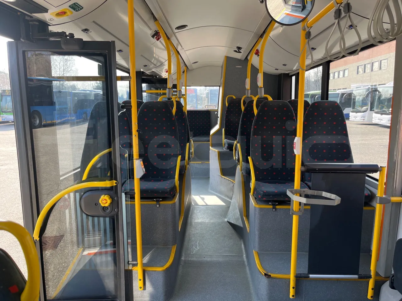 Solaris Urbino 12 - Euro6 - 240kW - 12mt - reverse view middle aisle