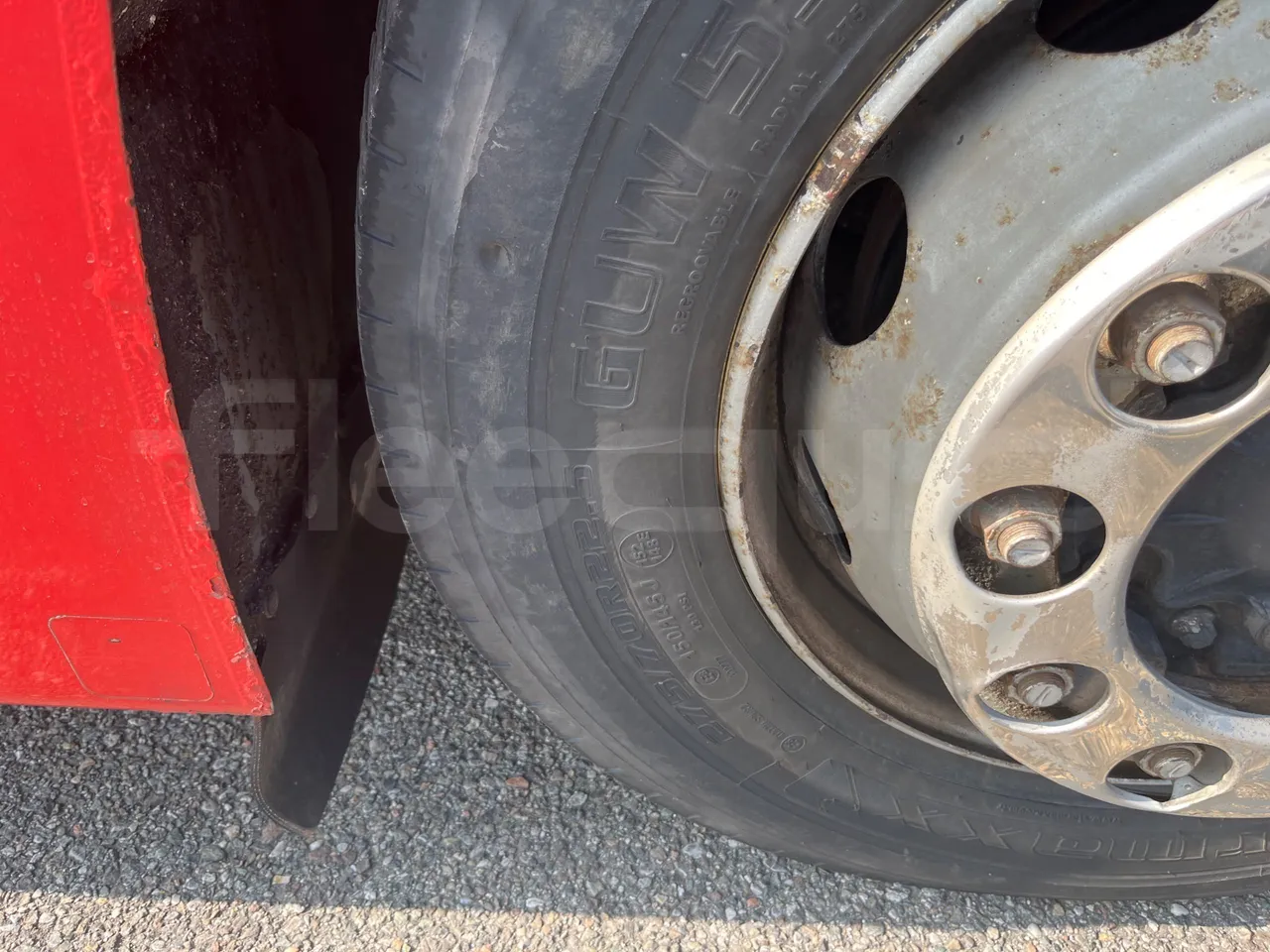 Solaris Urbino 12 - Euro6 - 240kW - 12mt - front left tire measurements