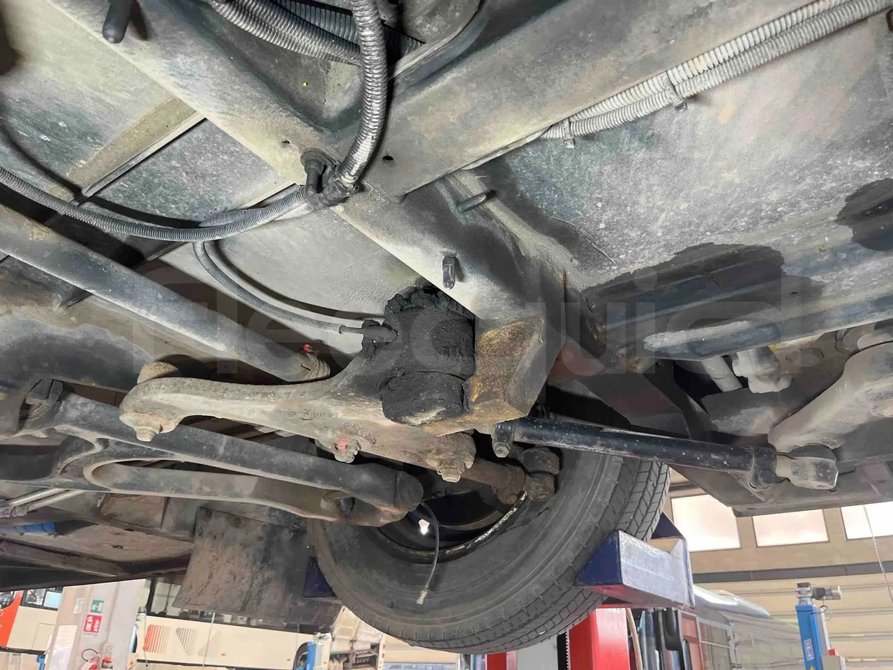 Solaris Urbino 12 - Euro6 - 240kW - 12mt - front axle left side