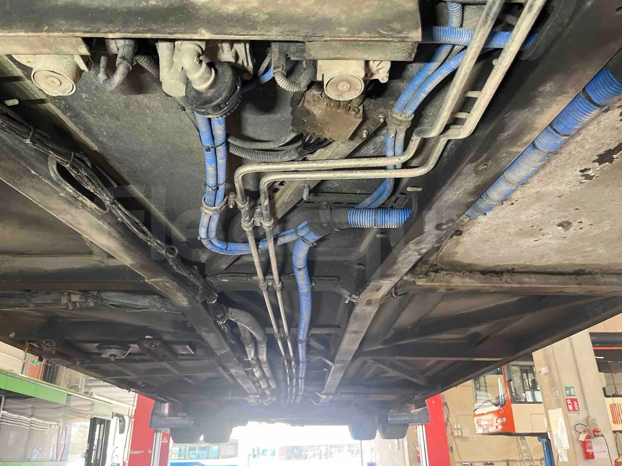 Solaris Urbino 12 - Euro6 - 240kW - 12mt - central undercarriage photo