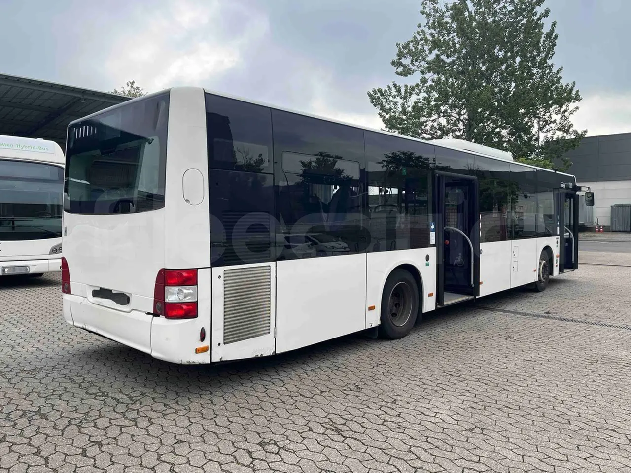 Man Lion's City - 3/4 right rear doors open