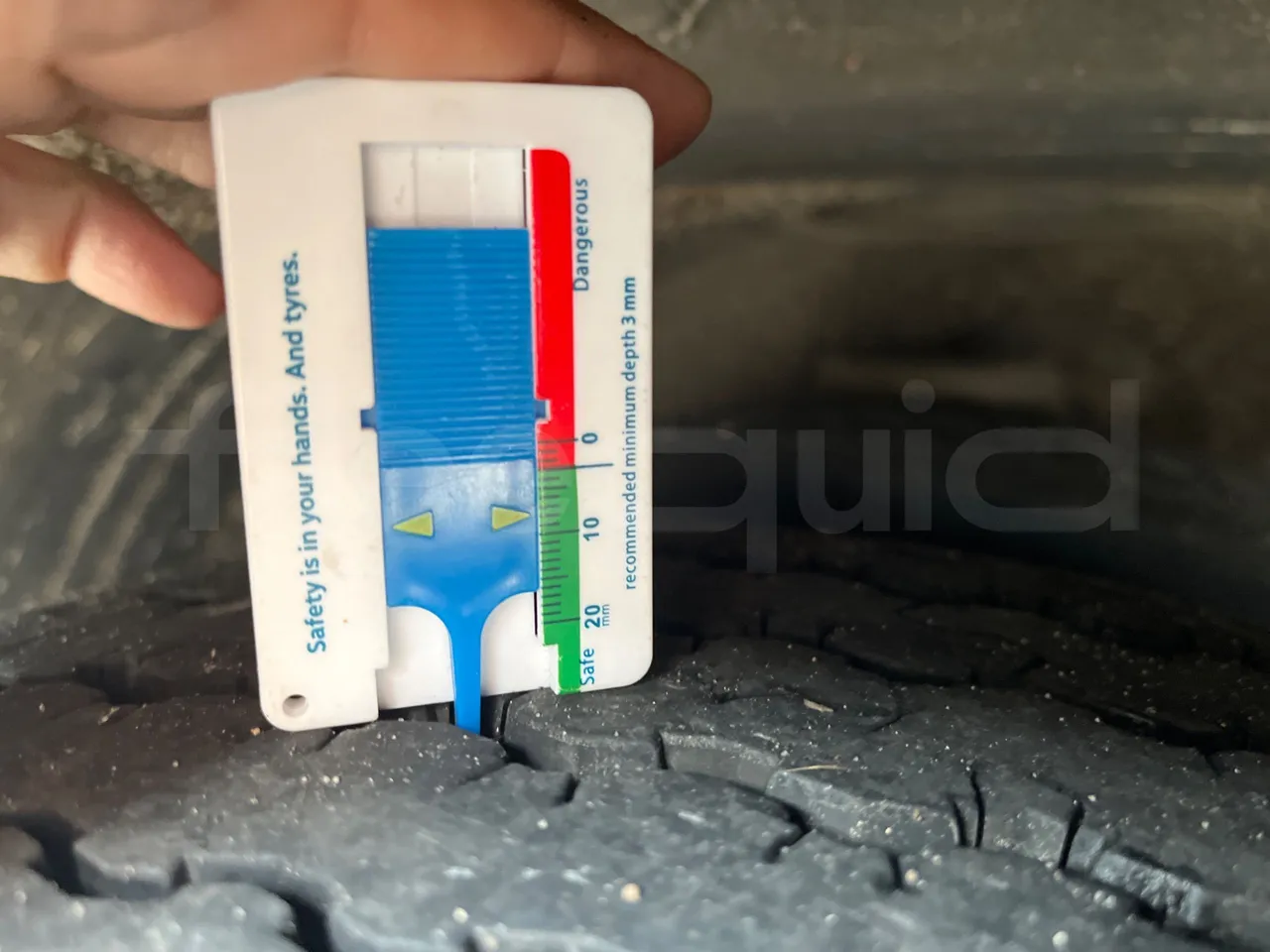 Man Lion's City - tread condition front tires right