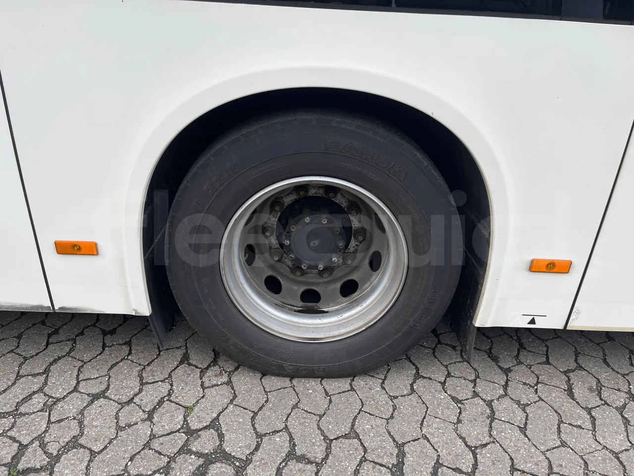 Man Lion's City - rear left tire photo