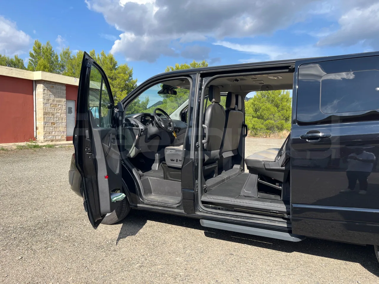 Ford Tourneo Custom YNFA1DBX - EUR6 - 125kW - 5.34m - front door 1 open