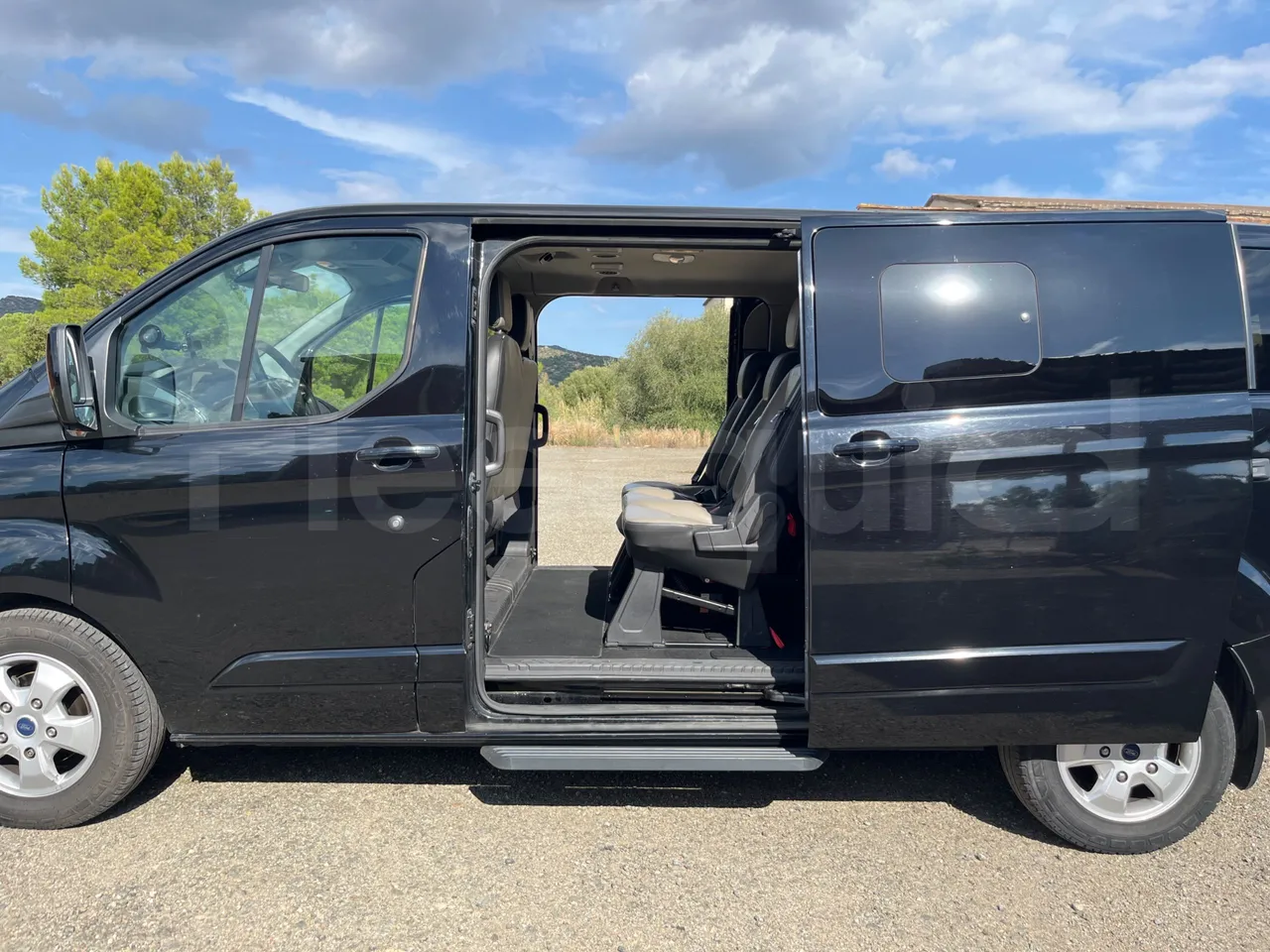 Ford Tourneo Custom YNFA1DBX - EUR6 - 125kW - 5.34m - front door 2 open