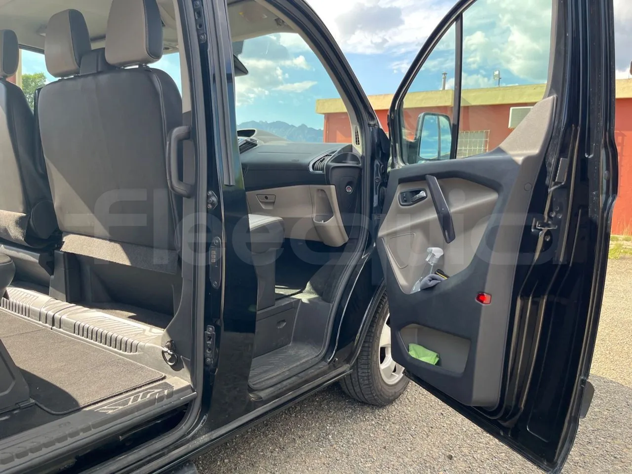 Ford Tourneo Custom YNFA1DBX - EUR6 - 125kW - 5.34m - front door 3 open
