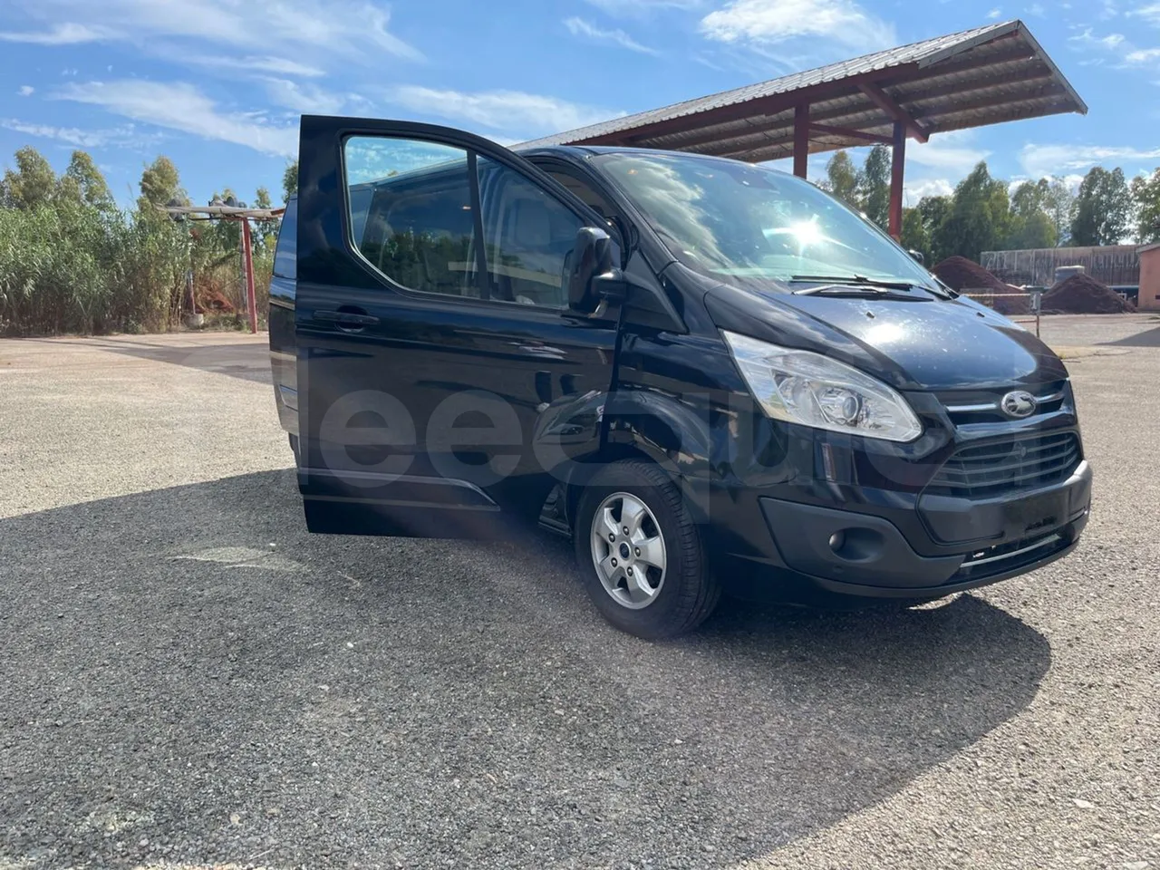Ford Tourneo Custom YNFA1DBX - EUR6 - 125kW - 5.34m - 3/4 right front doors open