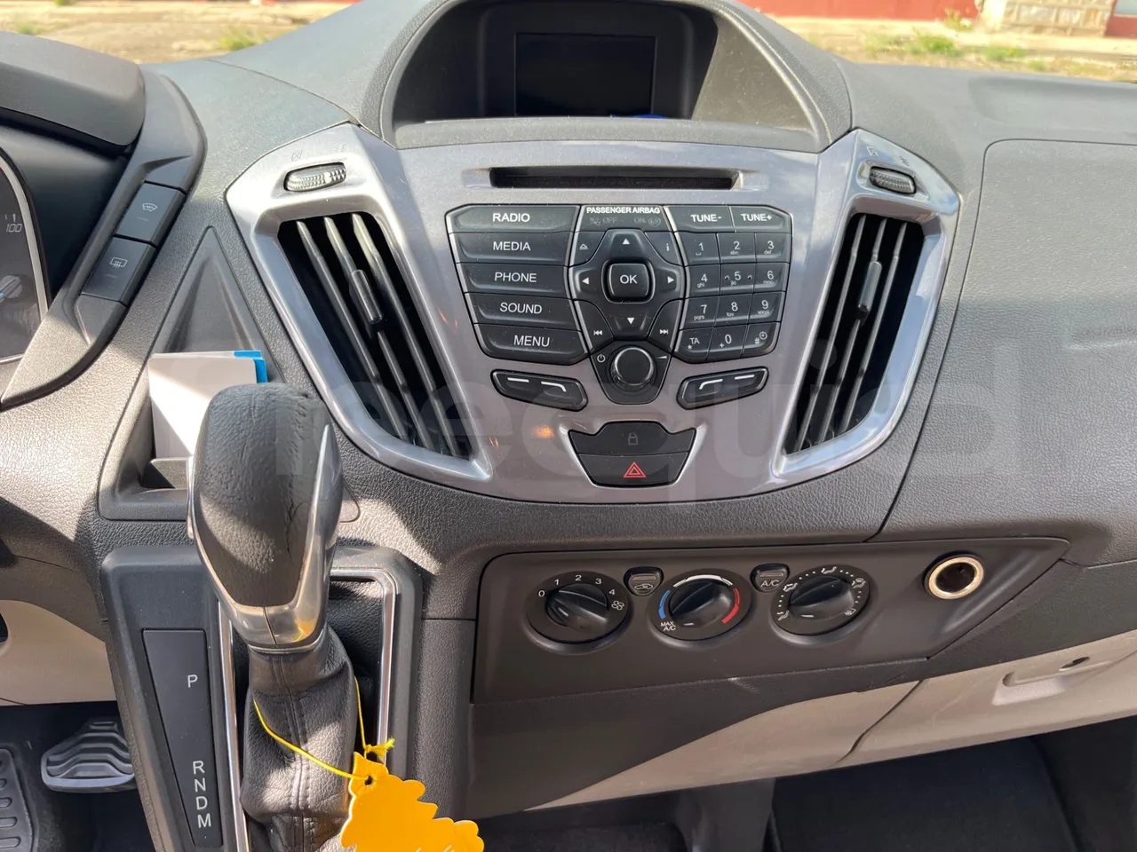 Ford Tourneo Custom YNFA1DBX - EUR6 - 125kW - 5.34m - radio accessories photo