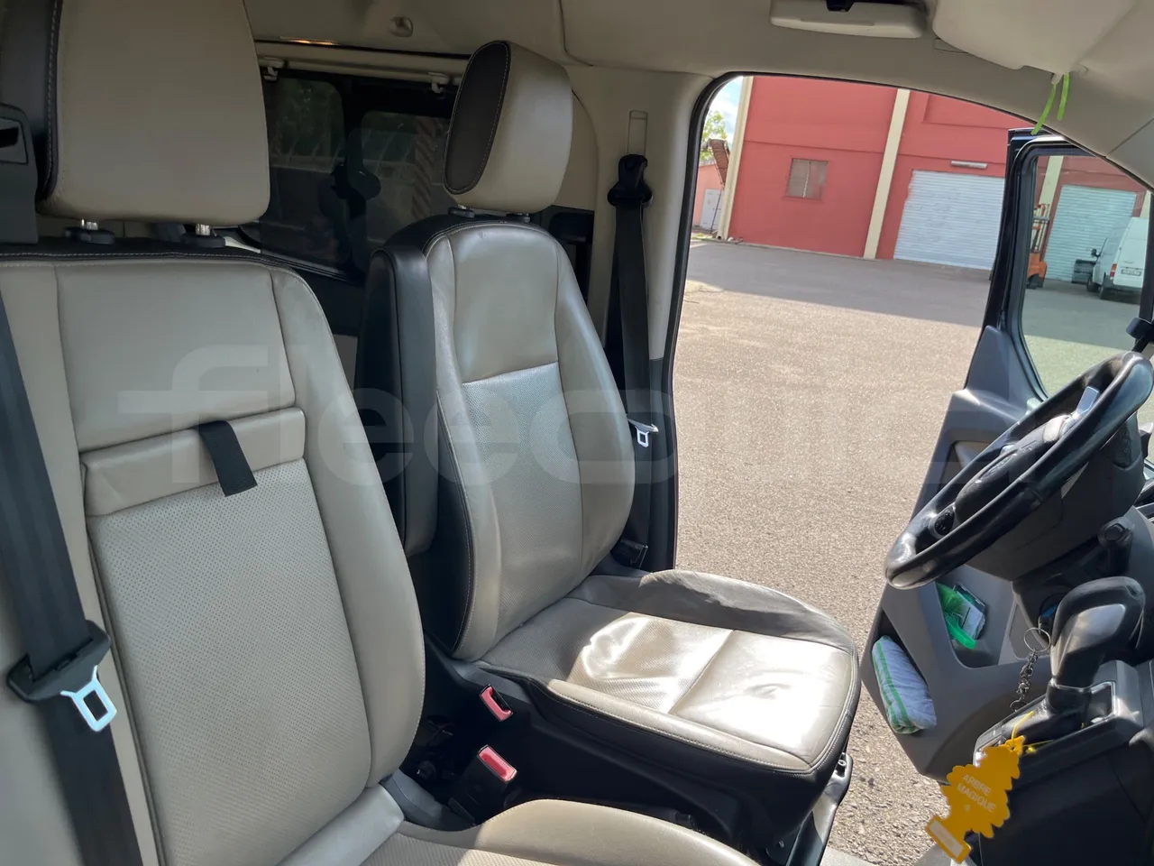 Ford Tourneo Custom YNFA1DBX - EUR6 - 125kW - 5.34m - driver's seat photo