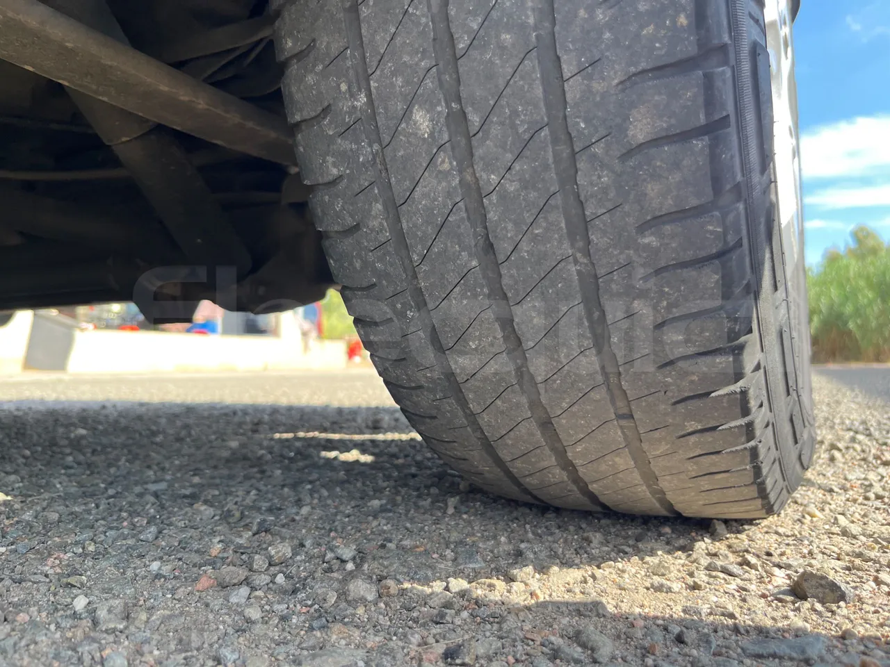 Ford Tourneo Custom YNFA1DBX - EUR6 - 125kW - 5.34m - tread condition second axle tires left