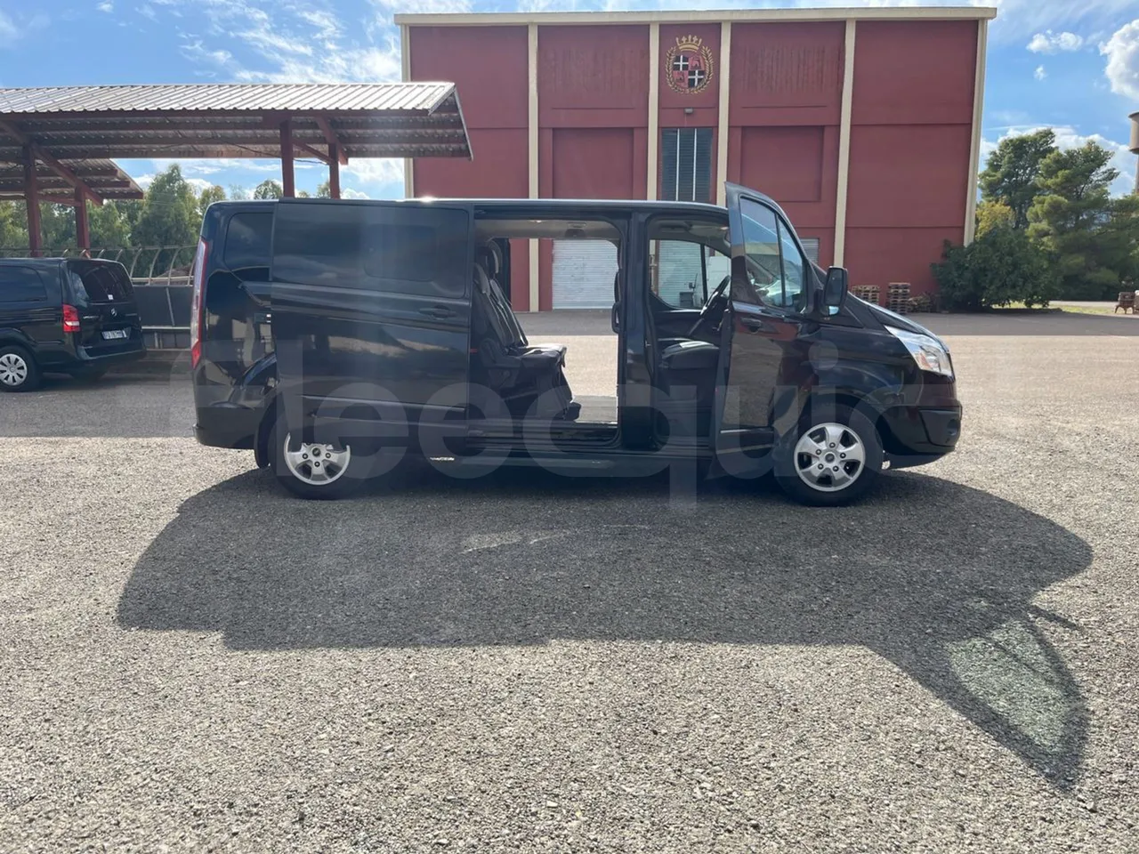 Ford Tourneo Custom YNFA1DBX - EUR6 - 125kW - 5.34m - right side doors open