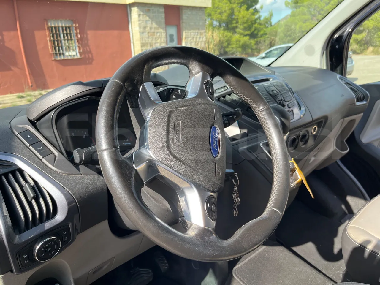 Ford Tourneo Custom YNFA1DBX - EUR6 - 125kW - 5.34m - steering wheel photo