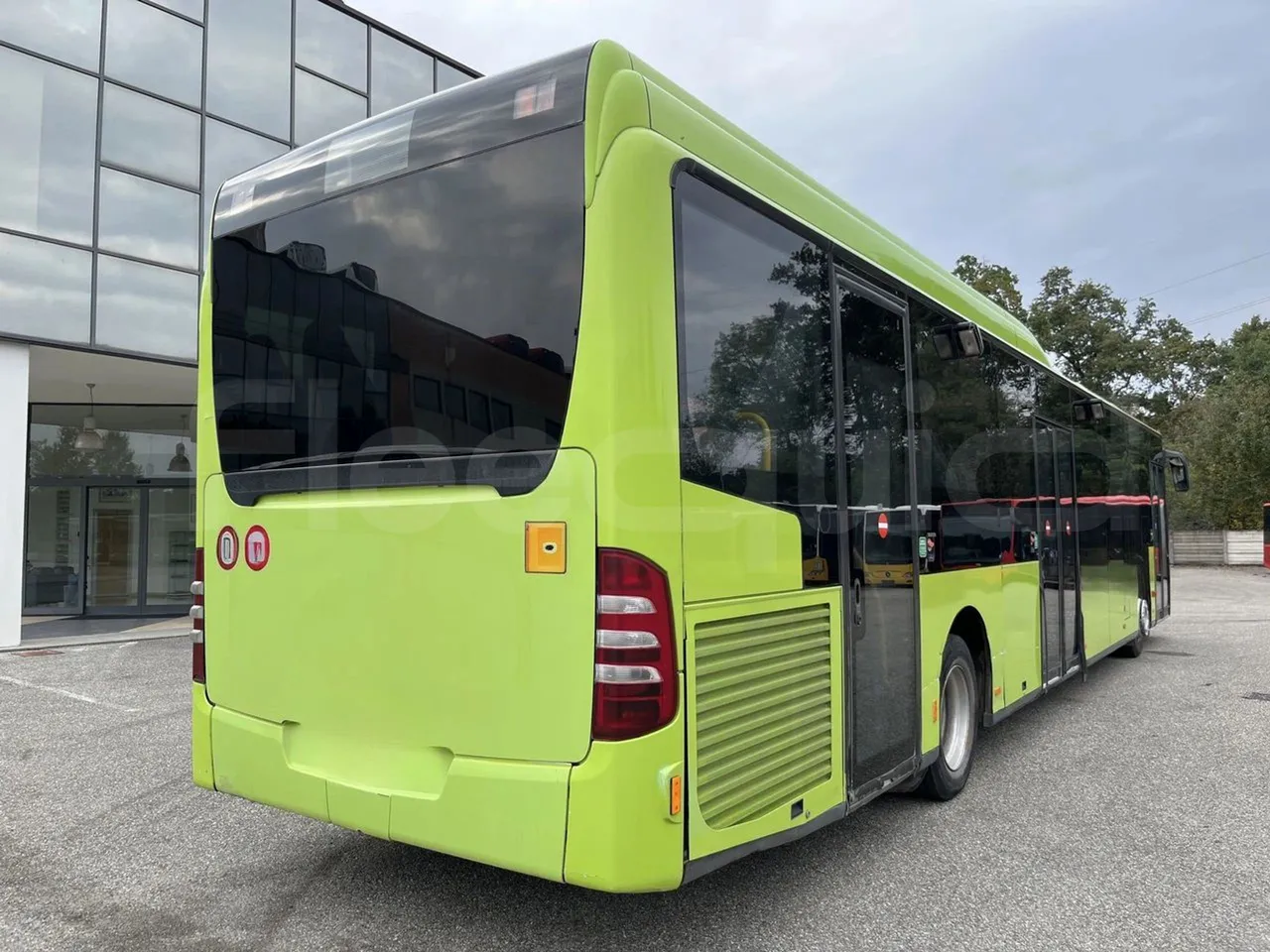 Mercedes-Benz Citaro O 530 LE - Euro5 - 220kW - 13.057mt - 3/4 right rear doors closed
