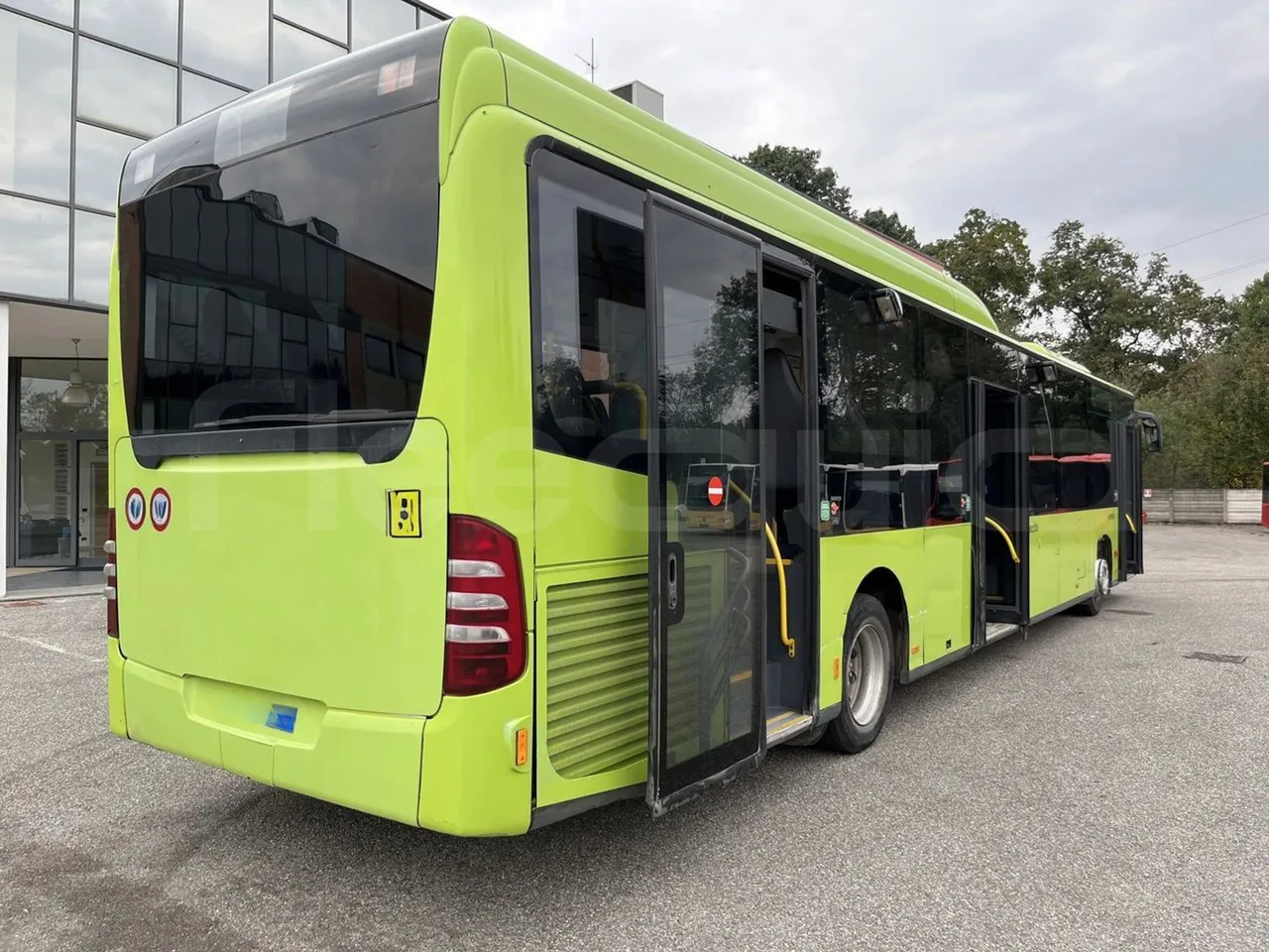Mercedes-Benz Citaro O 530 LE - Euro5 - 220kW - 13.057mt - 3/4 right rear doors open