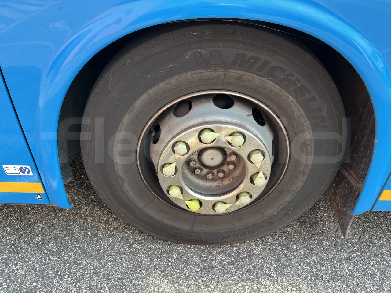 Iveco Crossway - First Axle Left Side: Complete Tyre