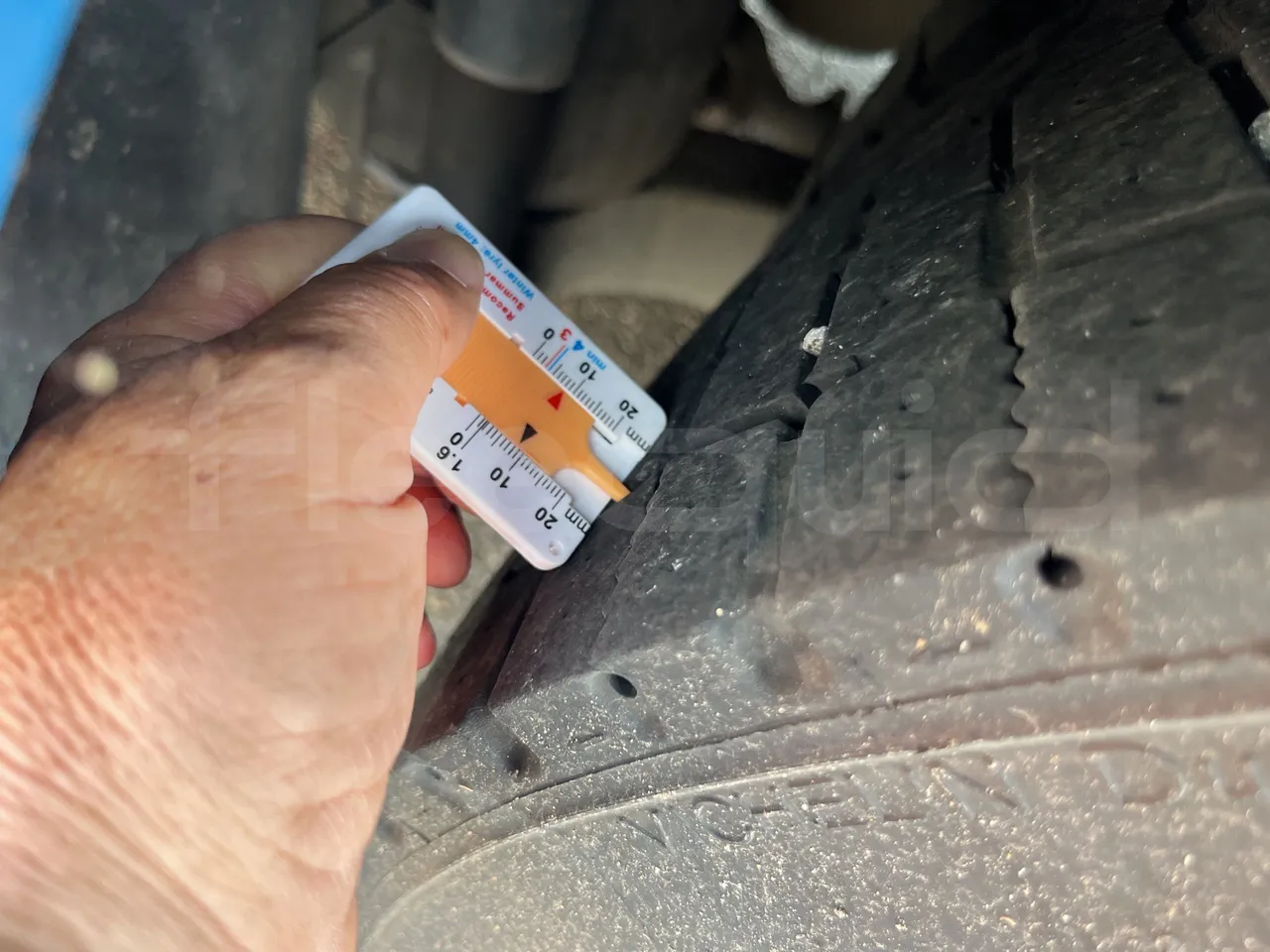 Iveco Crossway - Second Axle Left Side: Tyre Thickness