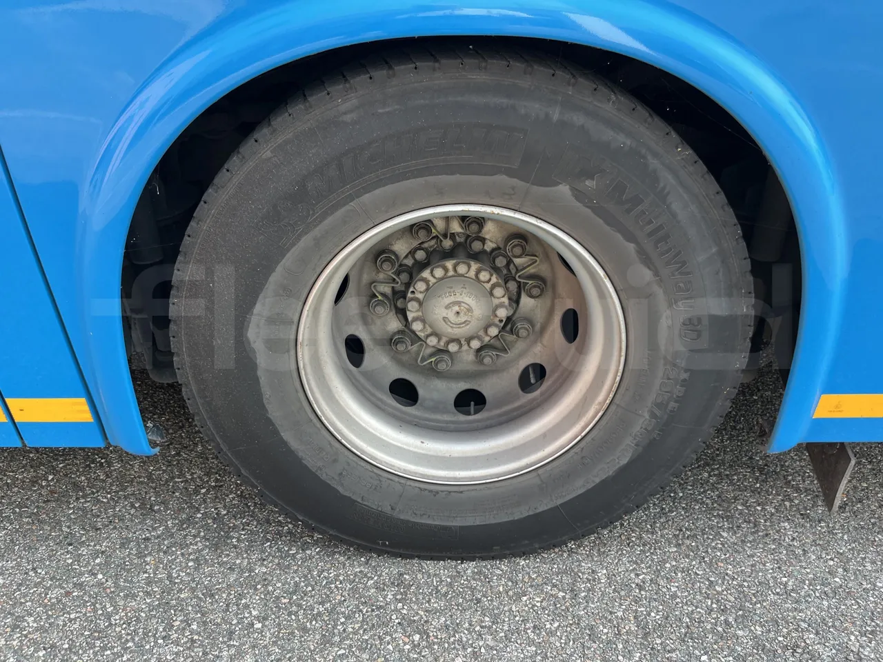 Iveco Crossway - Second Axle Left Side: Complete Wheel