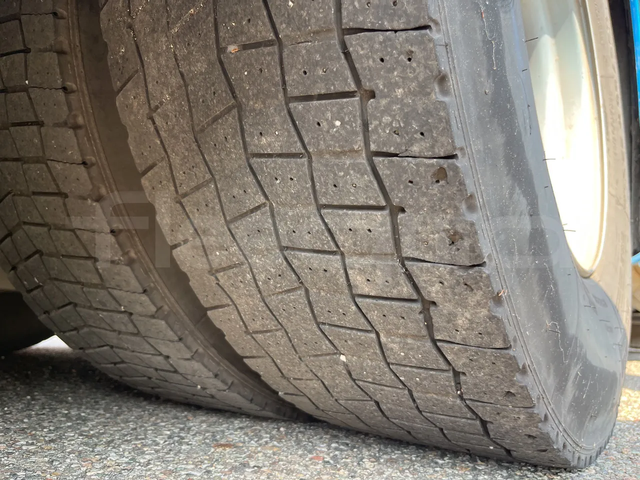 Iveco Crossway - Second Axle Right Side: Tyre Tread