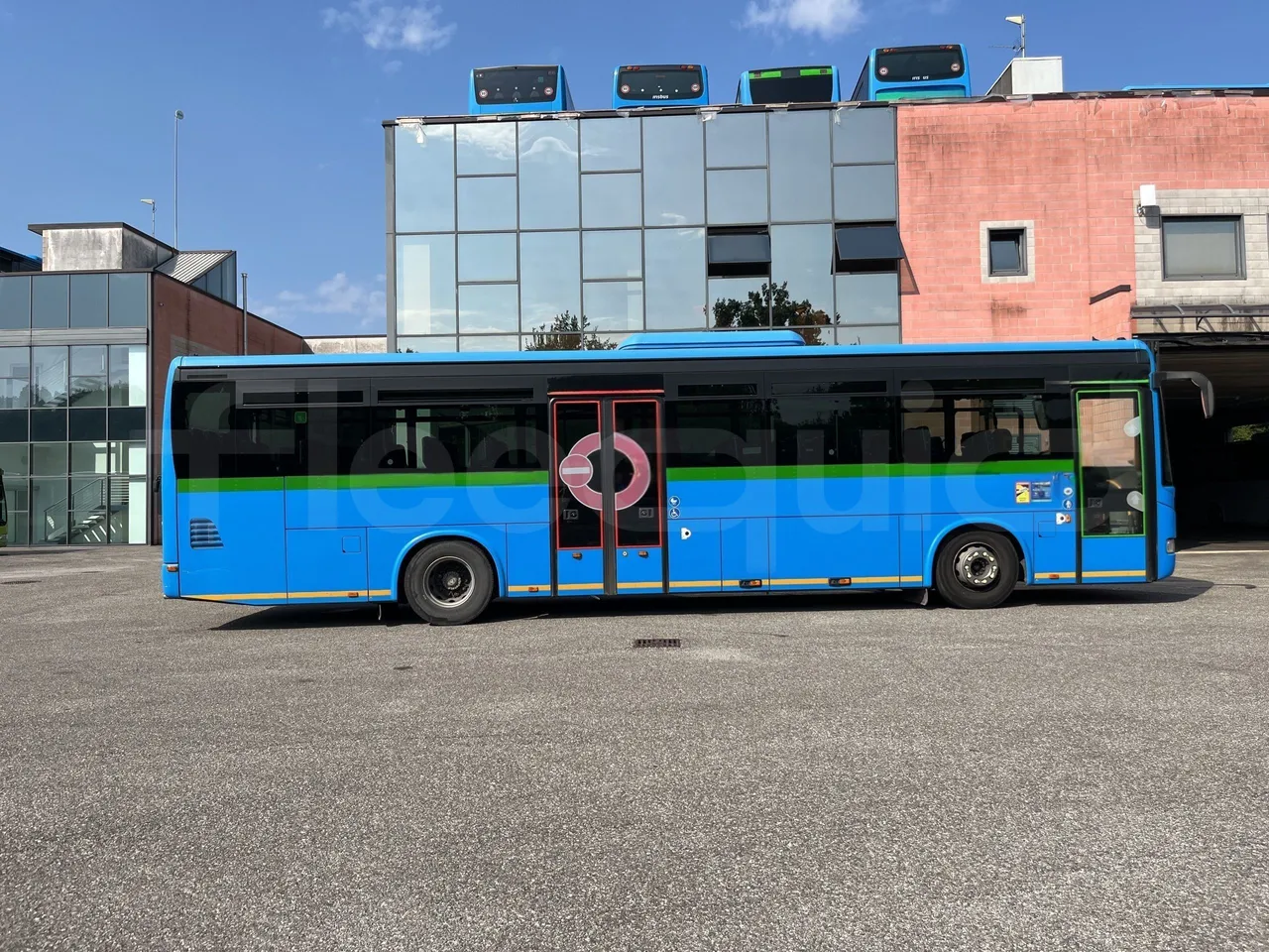Iveco Crossway - Right Side