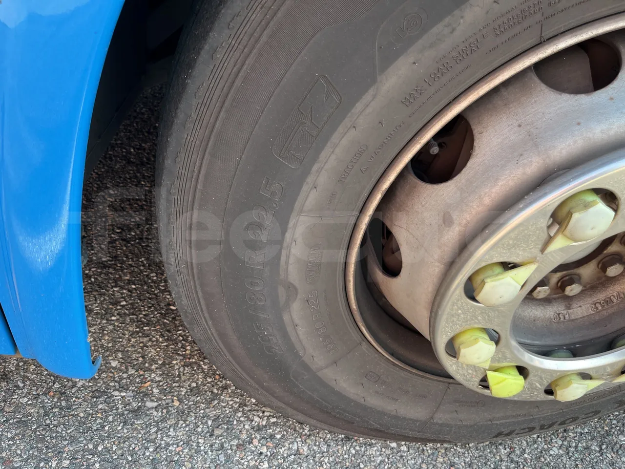 Iveco Crossway - First Axle Left Side: Tyre Size