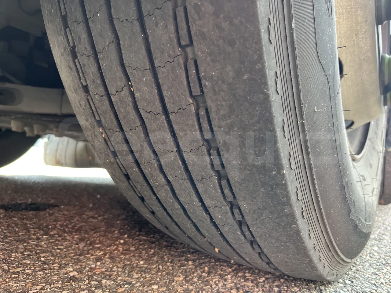 Iveco Crossway - First Axle Left Side: Tyre Tread