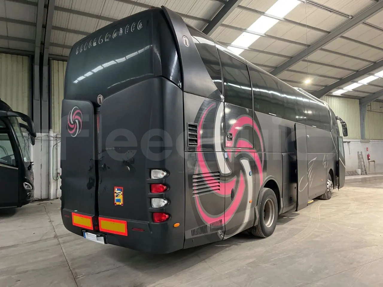 Volvo B12B 4X2 DH12E420 - Euro 4 - 309 kW - 12.200 mt - 3/4 right rear doors open