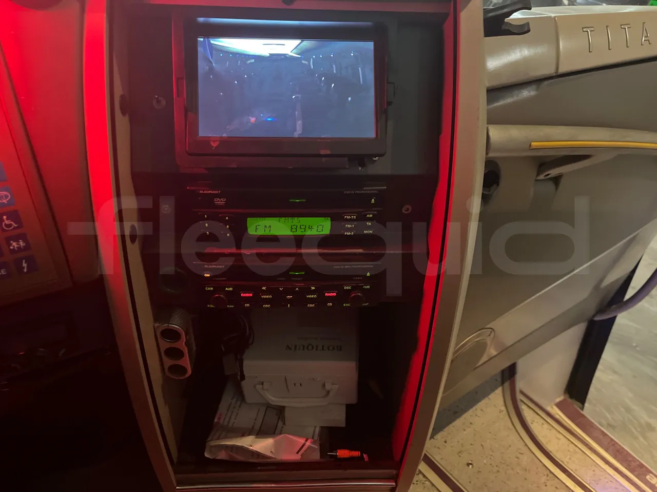 Volvo B12B 4X2 DH12E420 - Euro 4 - 309 kW - 12.200 mt - radio accessories photo