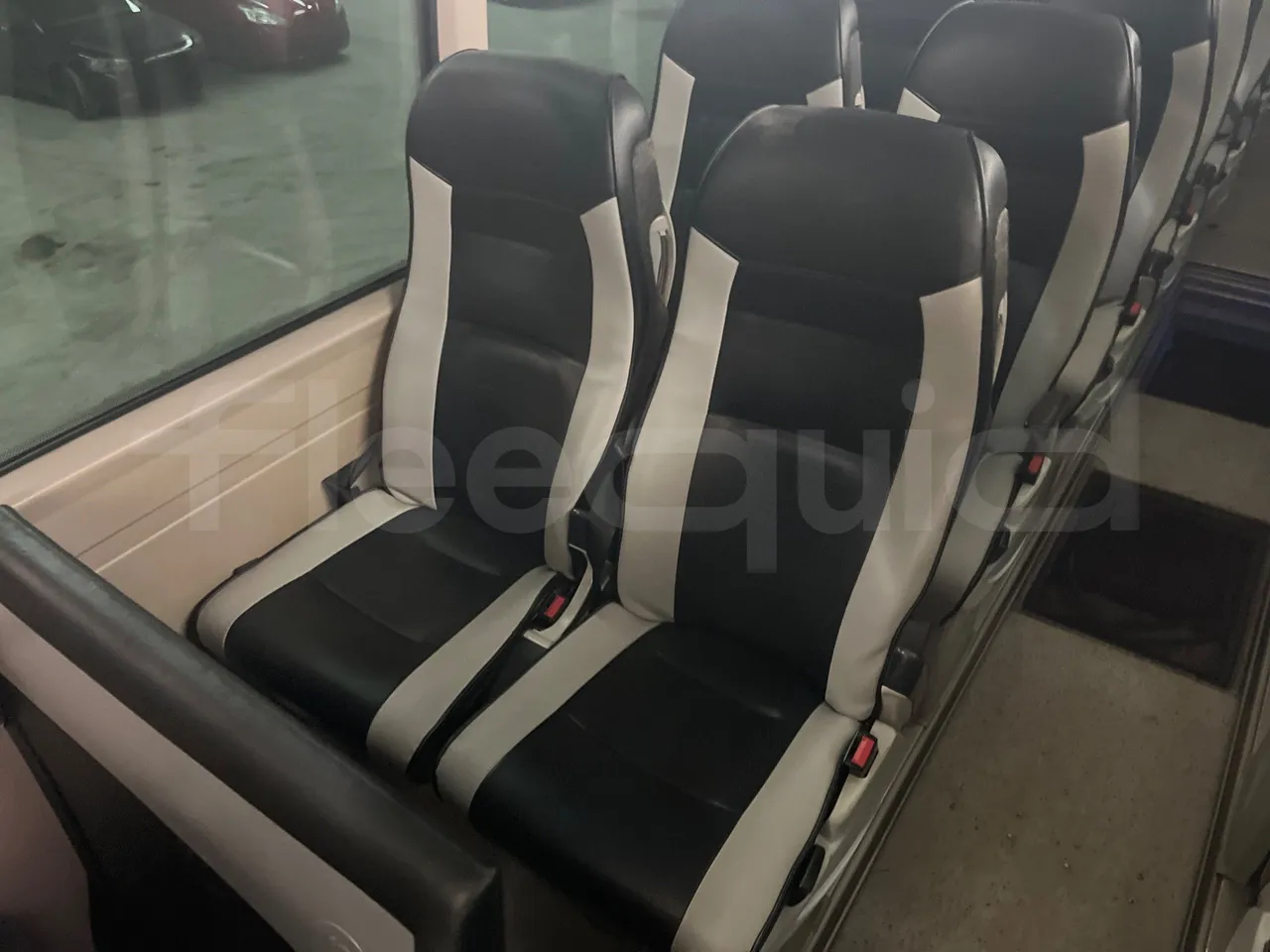 Volvo B12B 4X2 DH12E420 - Euro 4 - 309 kW - 12.200 mt - single seat detail