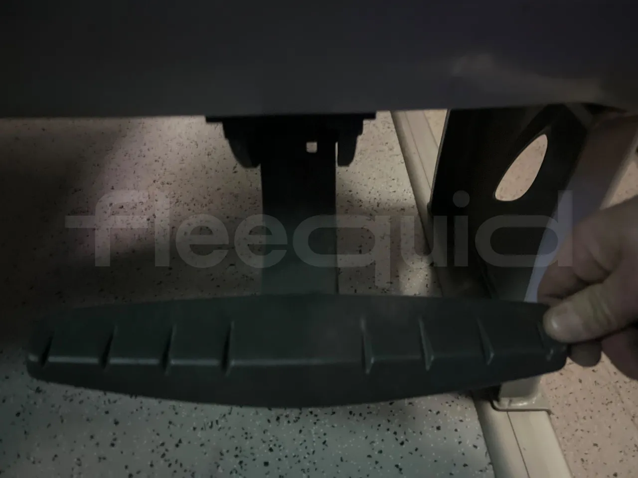 Volvo B12B 4X2 DH12E420 - Euro 4 - 309 kW - 12.200 mt - footrest detail photo