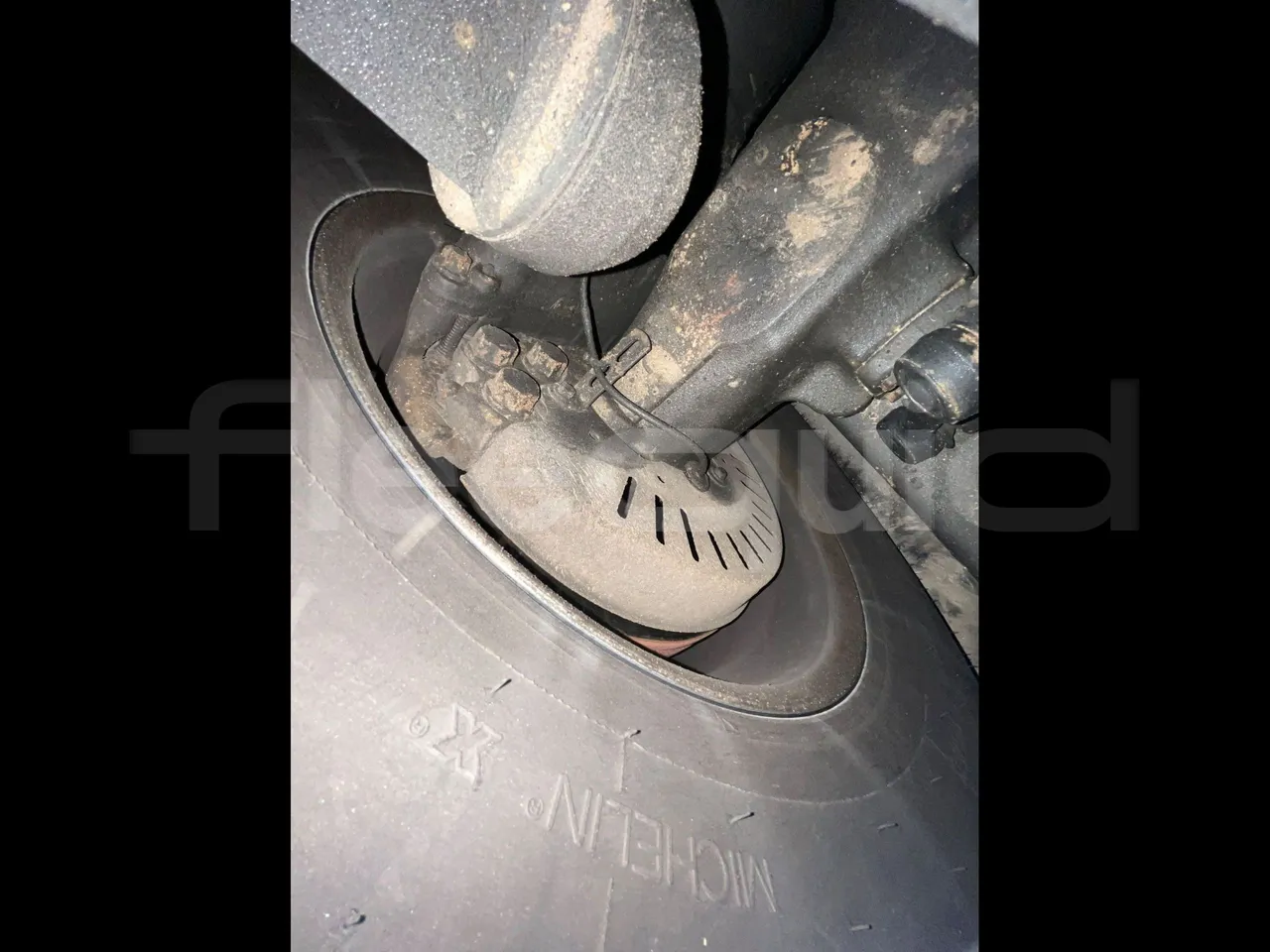 Volvo B12B 4X2 DH12E420 - Euro 4 - 309 kW - 12.200 mt - front brake calipers left