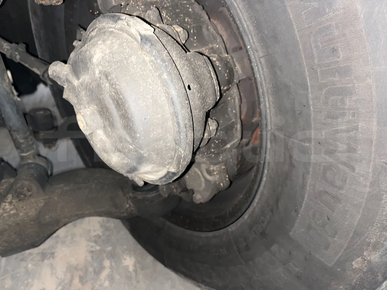 Volvo B12B 4X2 DH12E420 - Euro 4 - 309 kW - 12.200 mt - front brake calipers right