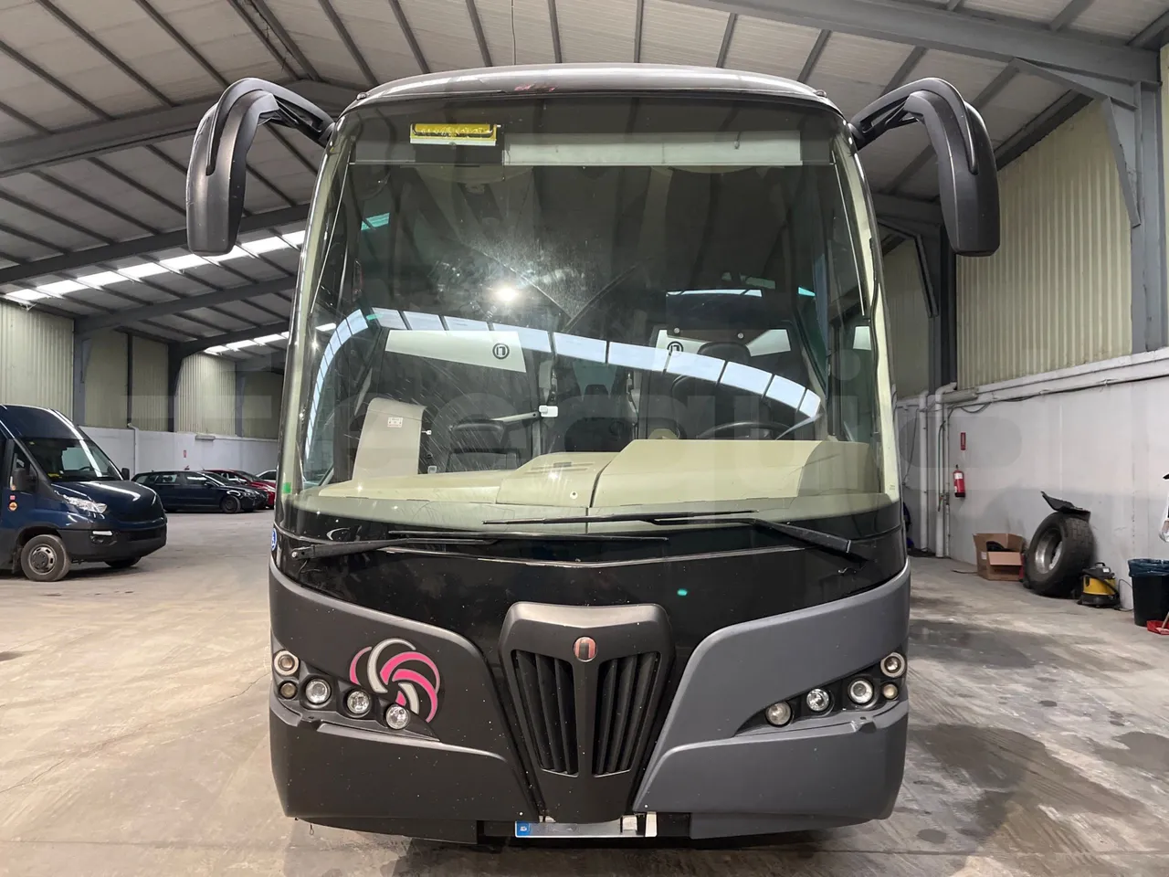 Volvo B12B 4X2 DH12E420 - Euro 4 - 309 kW - 12.200 mt - front photo