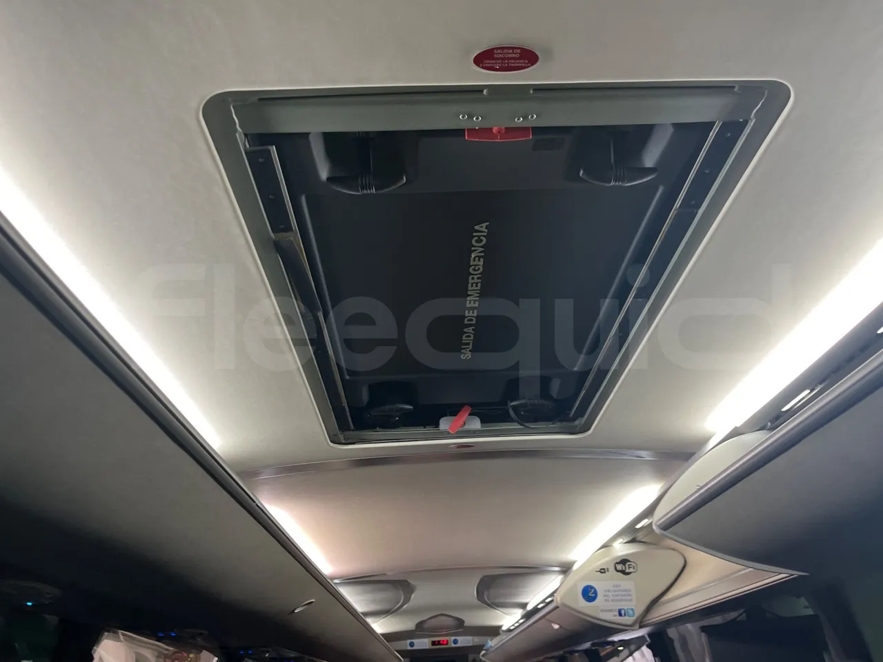 Volvo B12B 4X2 DH12E420 - Euro 4 - 309 kW - 12.200 mt - roof hatch 1