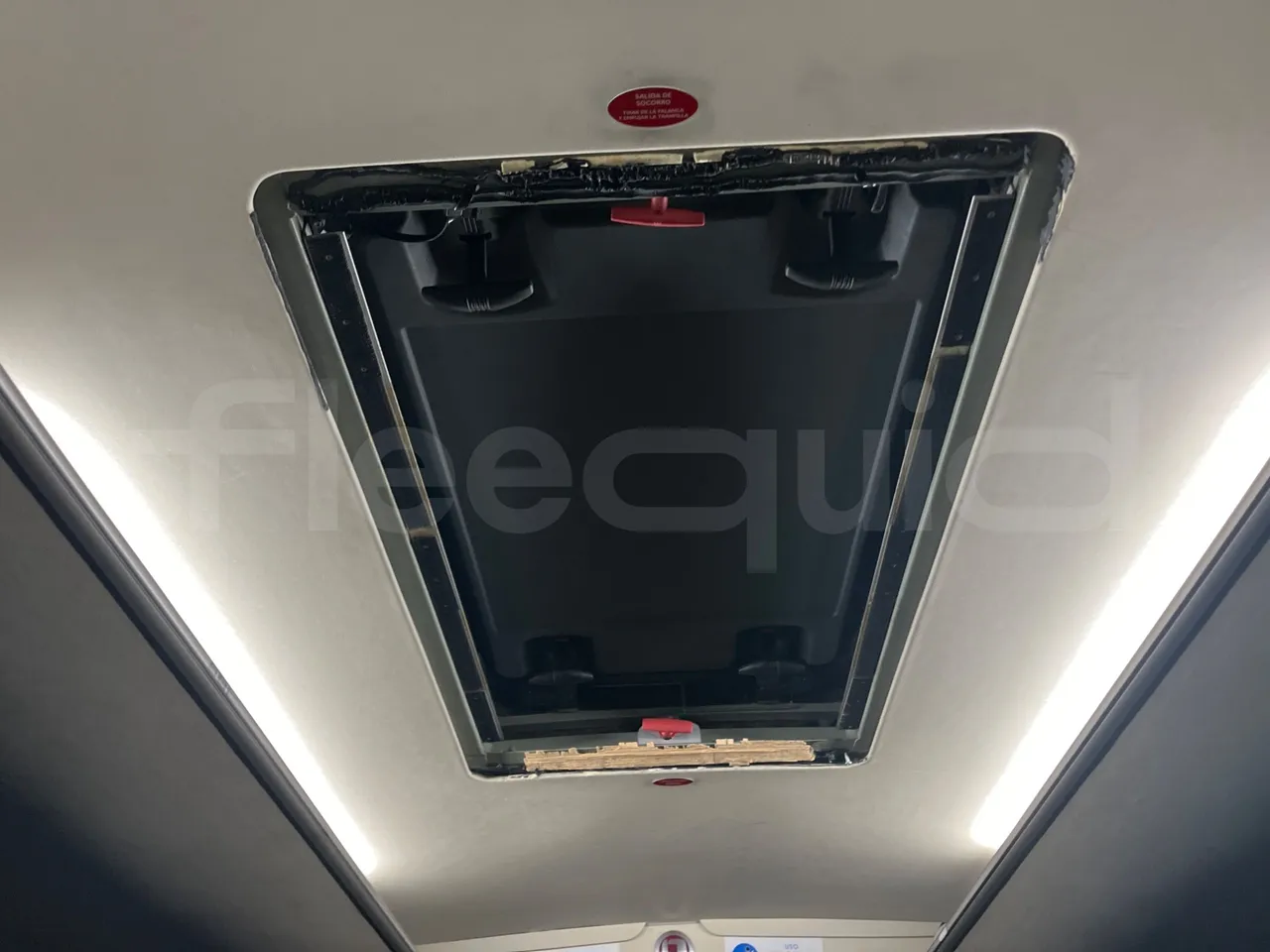 Volvo B12B 4X2 DH12E420 - Euro 4 - 309 kW - 12.200 mt - roof hatch 2