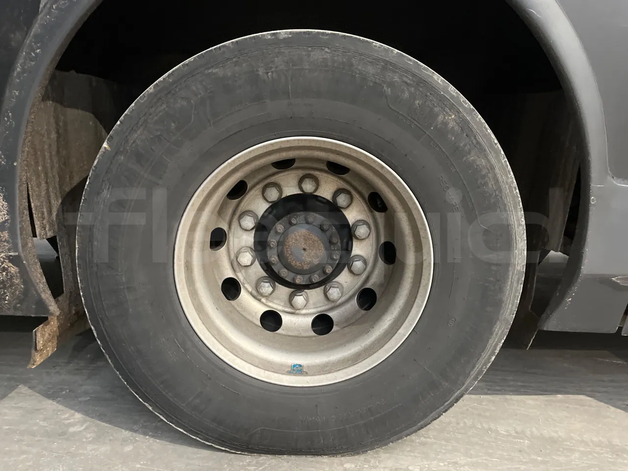 Volvo B12B 4X2 DH12E420 - Euro 4 - 309 kW - 12.200 mt - tread condition front tires left