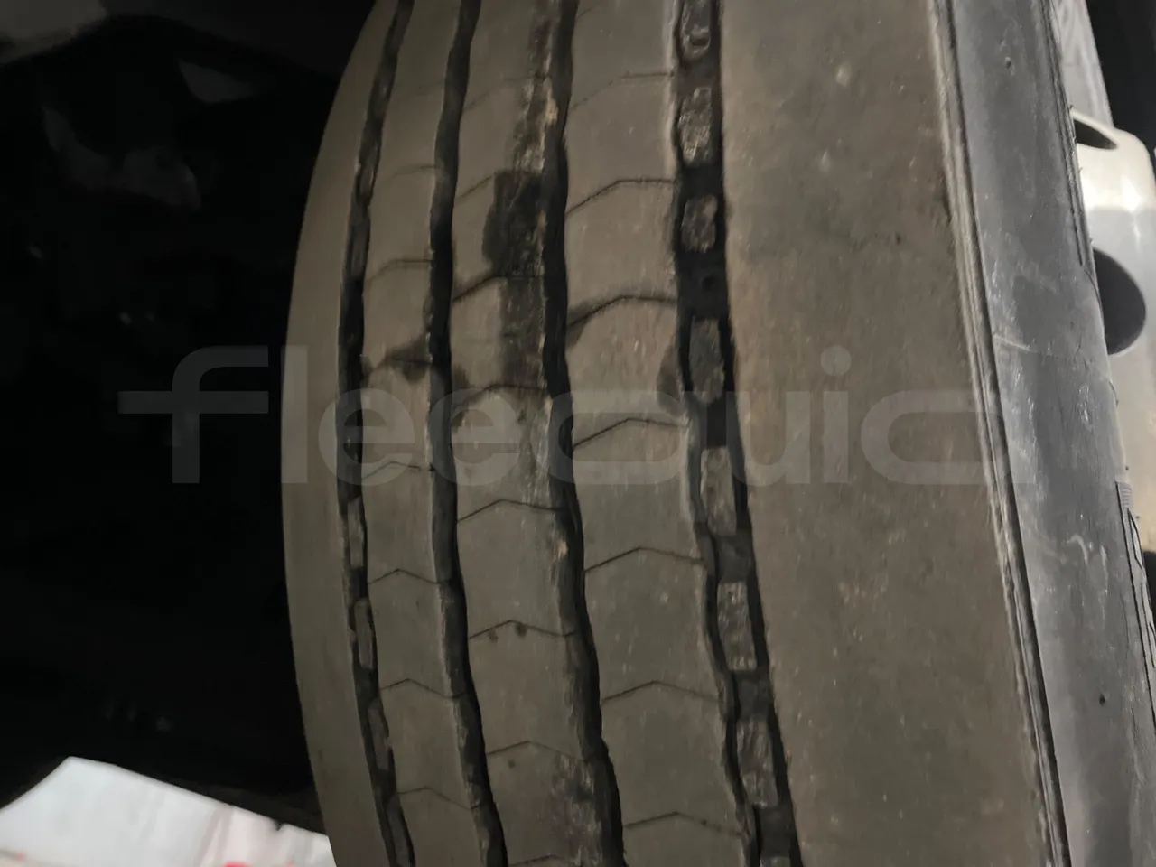 Volvo B12B 4X2 DH12E420 - Euro 4 - 309 kW - 12.200 mt - tread condition front tires right