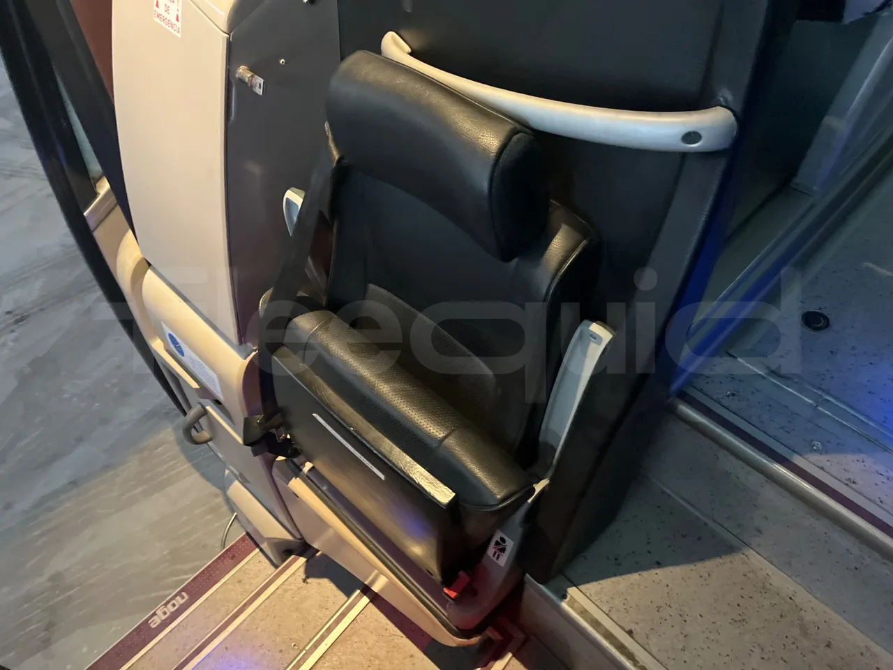 Volvo B12B 4X2 DH12E420 - Euro 4 - 309 kW - 12.200 mt - hostess seat photo