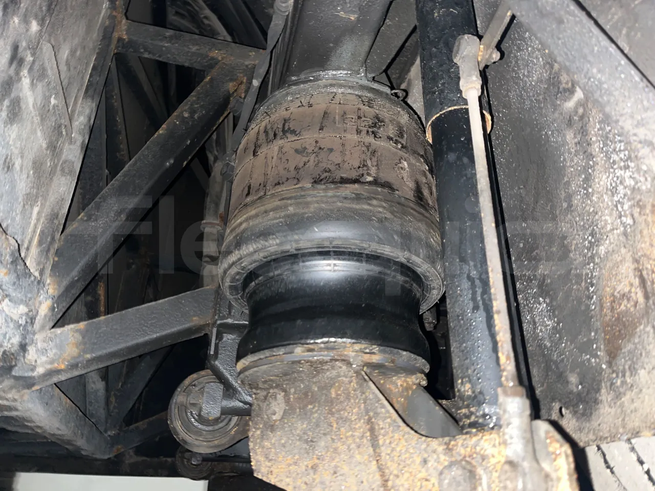 Volvo B12B 4X2 DH12E420 - Euro 4 - 309 kW - 12.200 mt - axle 2 shock absorbers 1 left