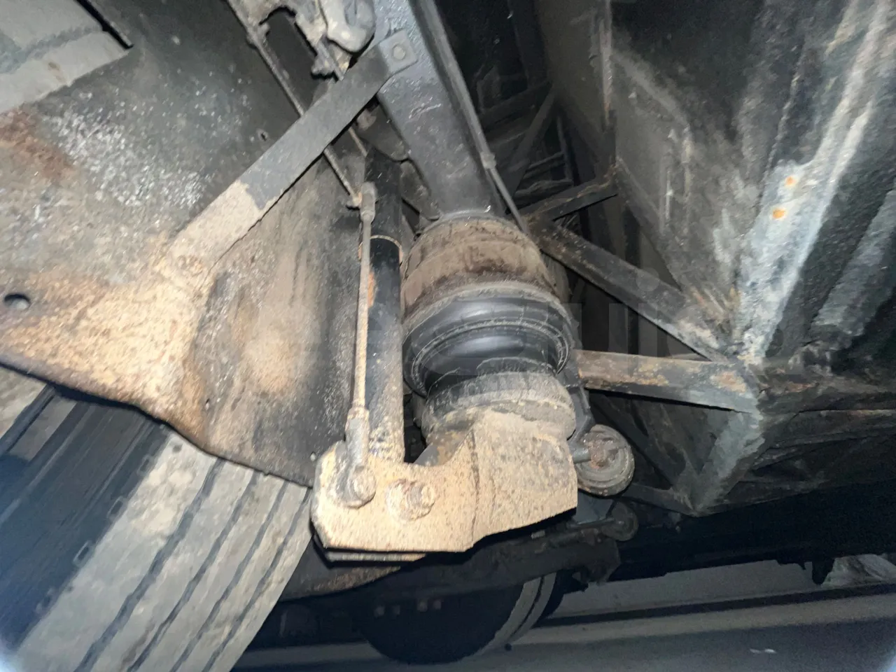 Volvo B12B 4X2 DH12E420 - Euro 4 - 309 kW - 12.200 mt - axle 2 shock absorbers 1 right