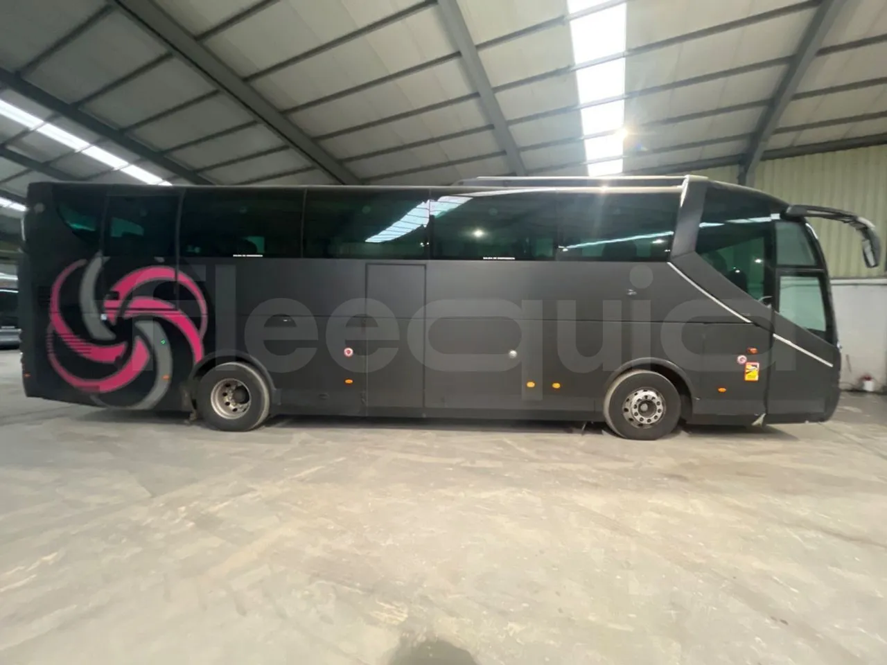 Volvo B12B 4X2 DH12E420 - Euro 4 - 309 kW - 12.200 mt - right side doors closed