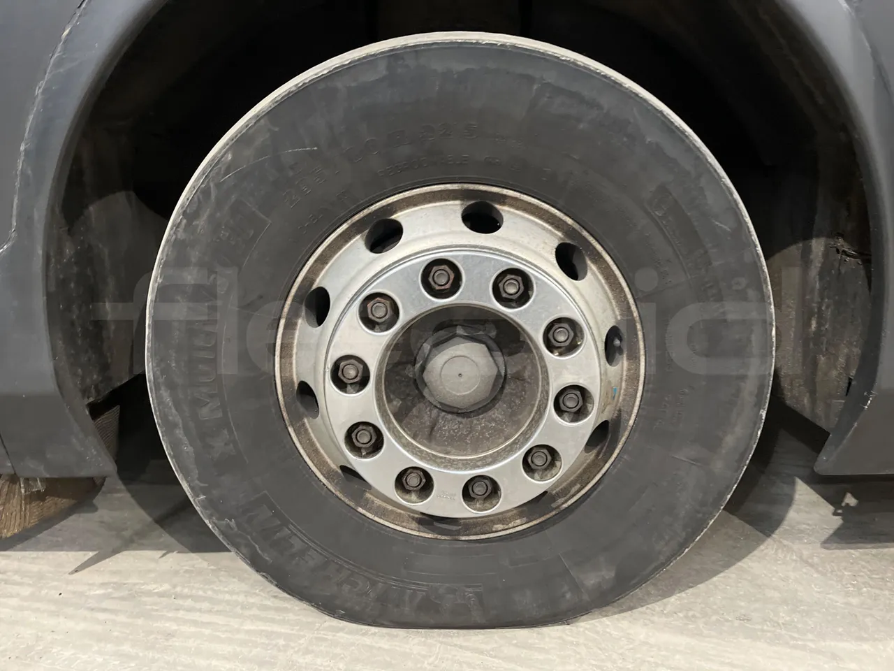 Volvo B12B 4X2 DH12E420 - Euro 4 - 309 kW - 12.200 mt - front left tire measurements