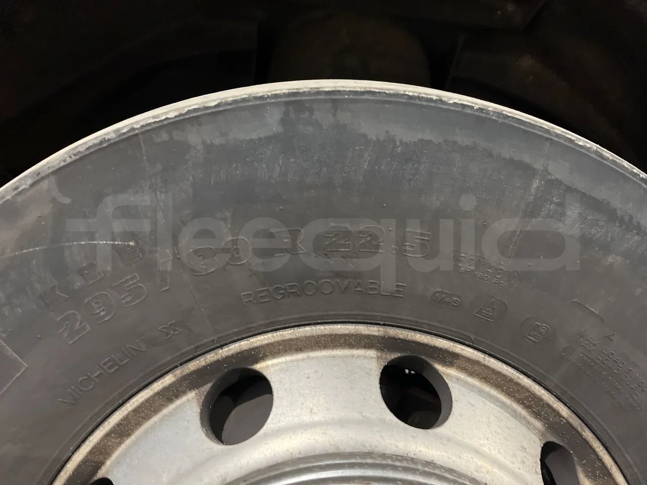 Volvo B12B 4X2 DH12E420 - Euro 4 - 309 kW - 12.200 mt - rear left tire photo