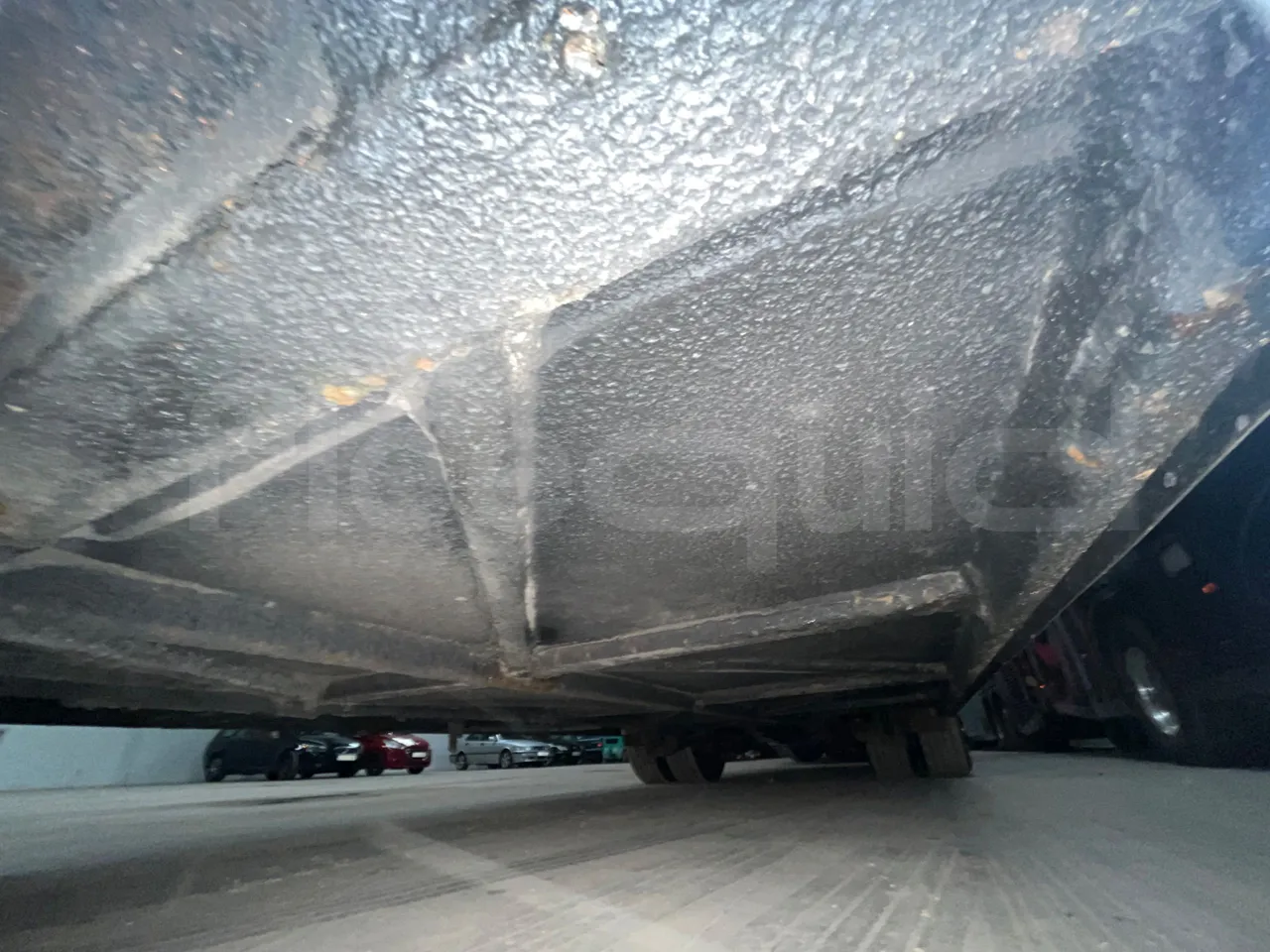 Volvo B12B 4X2 DH12E420 - Euro 4 - 309 kW - 12.200 mt - central undercarriage photo