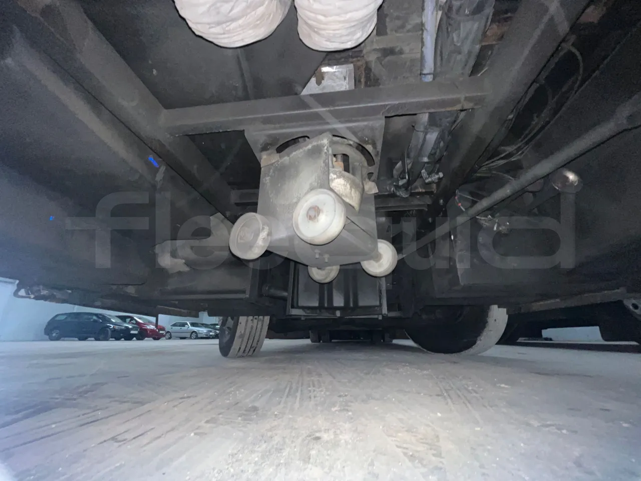 Volvo B12B 4X2 DH12E420 - Euro 4 - 309 kW - 12.200 mt - front undercarriage from front