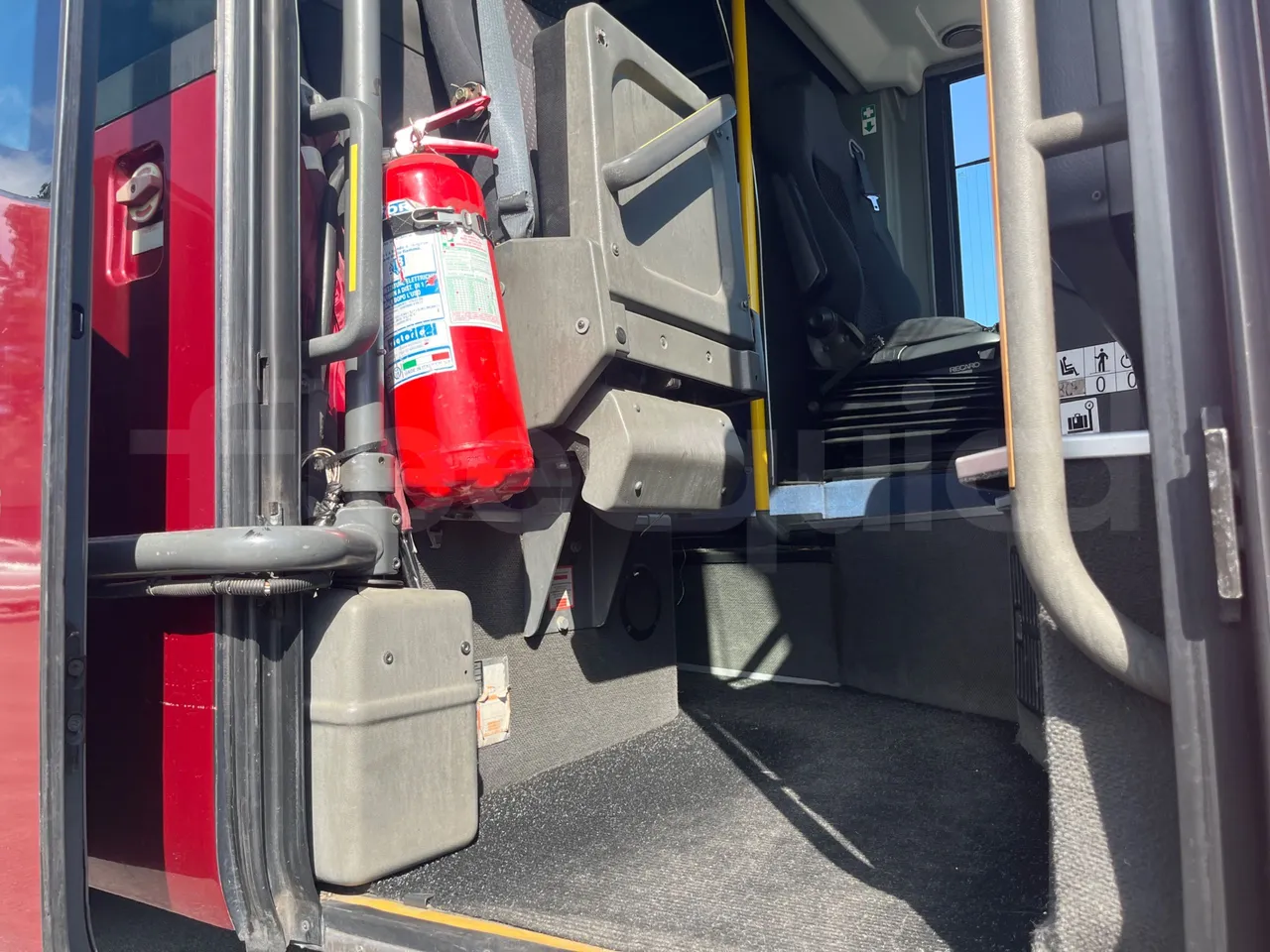 Setra S431 DT-E3/ Euro 3 - 370 Kw - 13.890 Mt - door mechanism photo