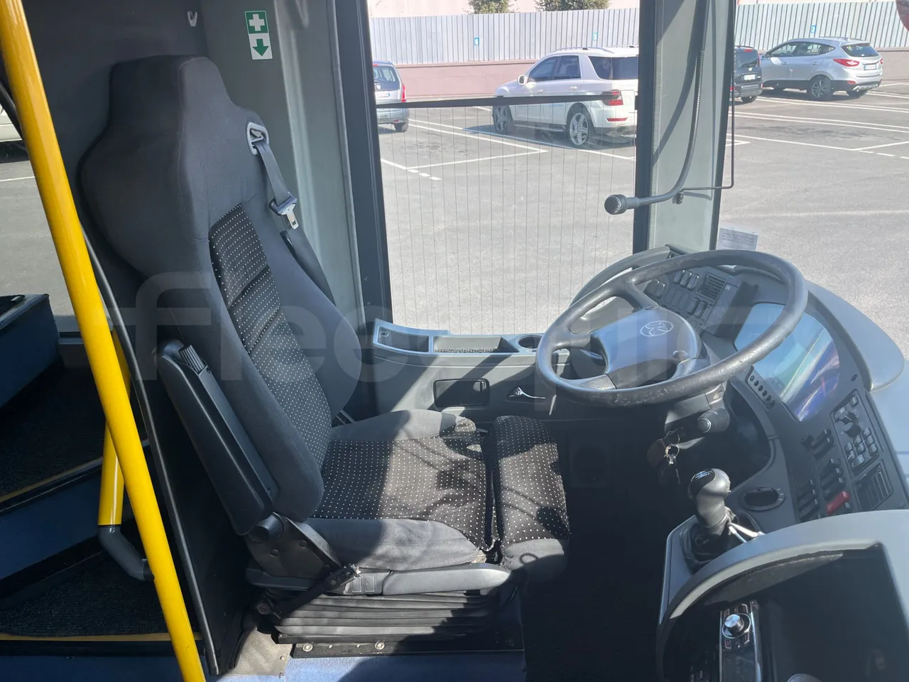 Setra S431 DT-E3/ Euro 3 - 370 Kw - 13.890 Mt - driver's seat photo