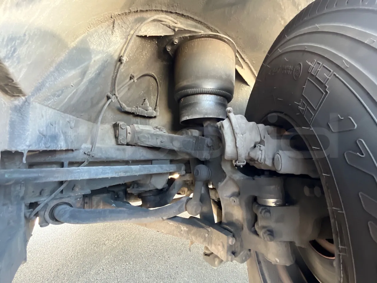 Setra S431 DT-E3/ Euro 3 - 370 Kw - 13.890 Mt - front shock absorbers right