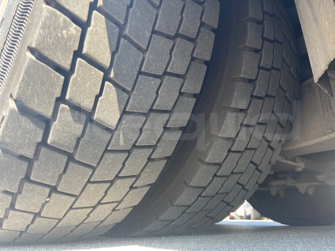 Setra S431 DT-E3/ Euro 3 - 370 Kw - 13.890 Mt - tread condition front tires left