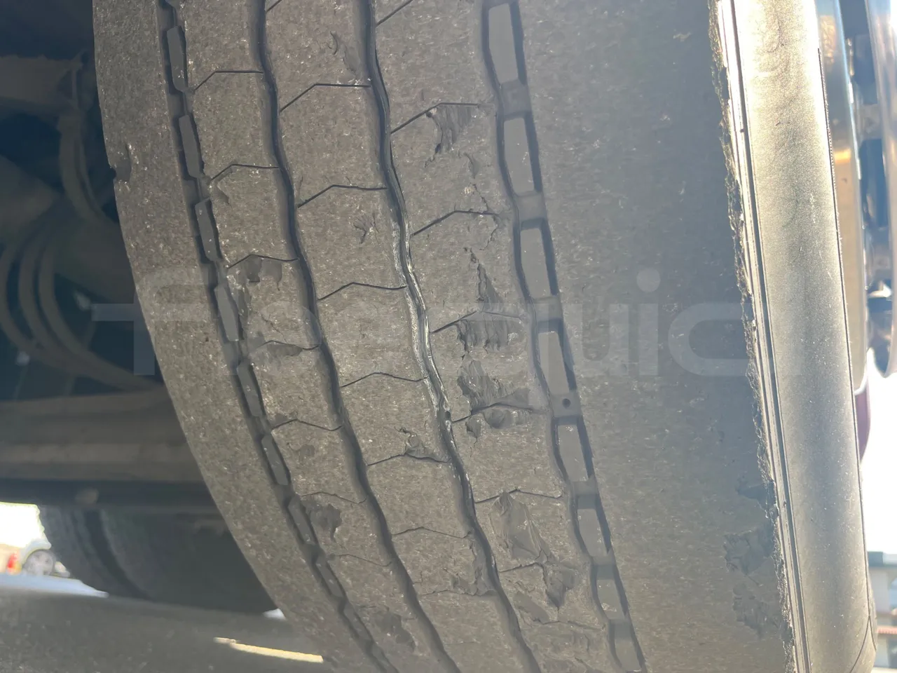 Setra S431 DT-E3/ Euro 3 - 370 Kw - 13.890 Mt - tread condition front tires right